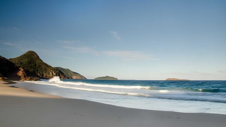 Wreck beach walk (2km)