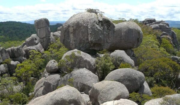 Cathedral rock track trail hiking australia 600x352