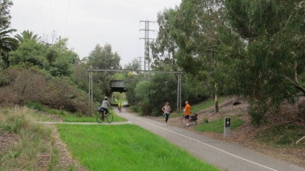 Organ Pipes Trail Walk (3km) Inner circle rail trail 600x337