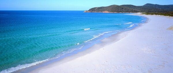 Friendly beaches trail hiking australia 600x254