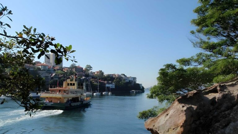 Cremorne Point to Mosman Wharf Walk (2km) Cremorne point to mosman wharf walk (2km)