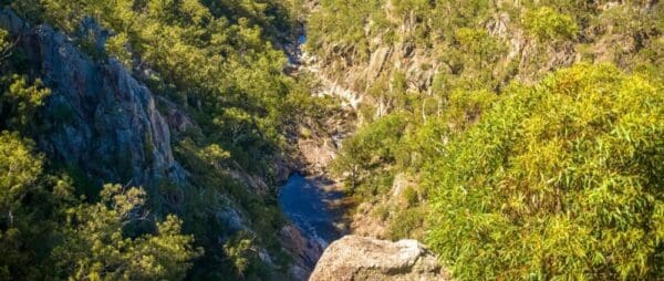 Crows nest falls lookout crows nest national park 600x254