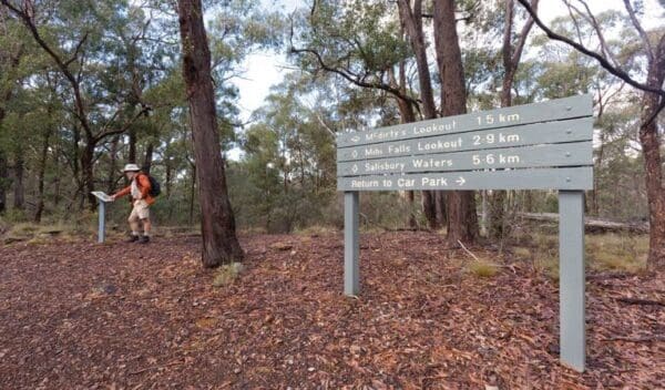 Mcdirtys walking track trail hiking australia 600x352