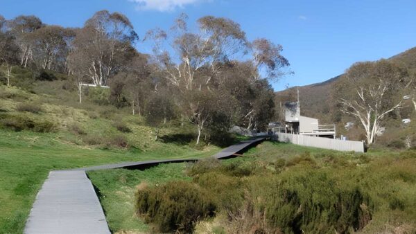 Thredbo to Village Weir Walk (2.2km) Thredbo to village weir walk (2. 2km)