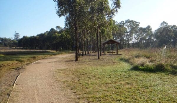 Rouse hill estate walk trail hiking australia 600x352