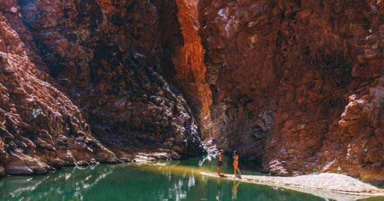 Redbank Gorge Walk (2.5km) Redbank gorge 768x403