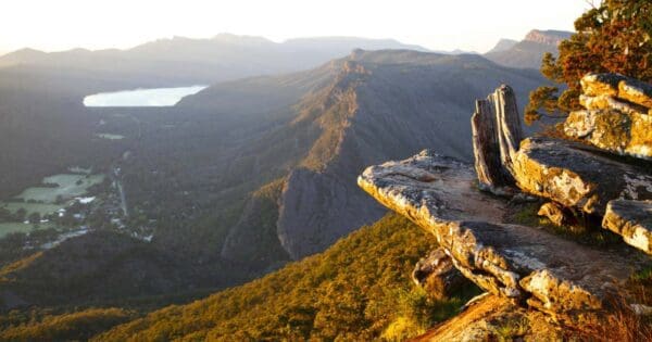 Hikes Boroka lookout from halls gap 600x315
