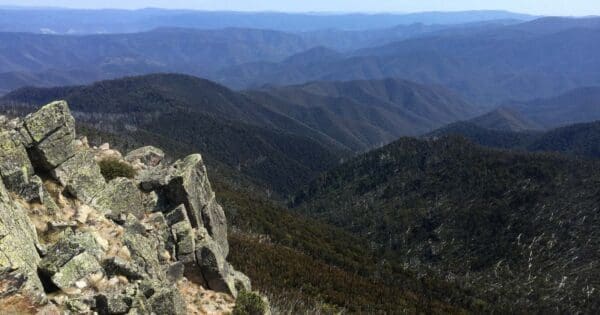 Lake Tali Karng: Hidden Lake Circuit Hike (31km) Lake tali karng mcfarlane saddle and wellington plains 600x315