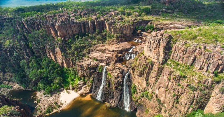 Twin falls plateau walk