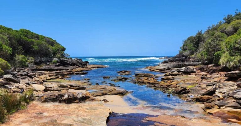 Wattamolla picnic area to curracurrang cove walk