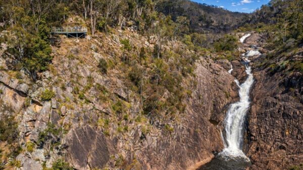 Boonoo boonoo falls walking track